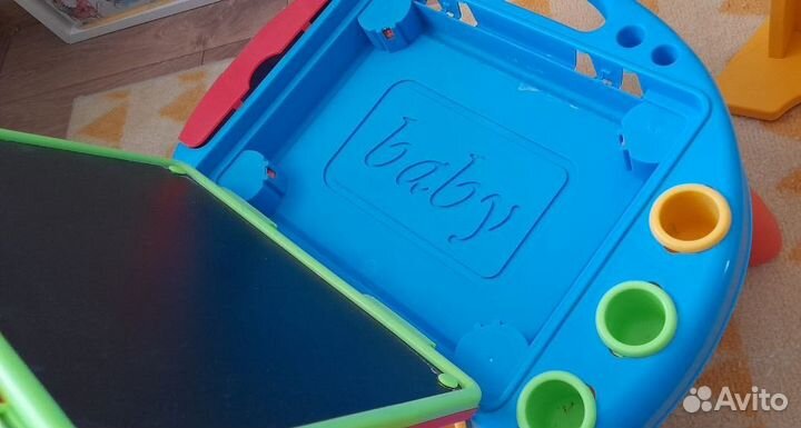 Столик для малышей для рисования с двусторонней до