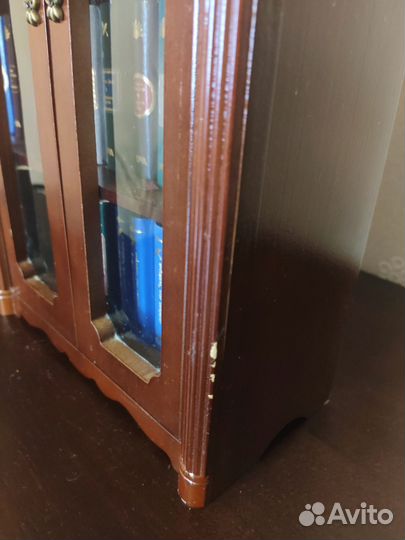 Шкафчик из коллекции Deagostini вместе с книгами