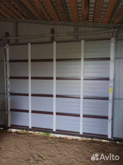 Холодные секционные ворота RSD02-SLP