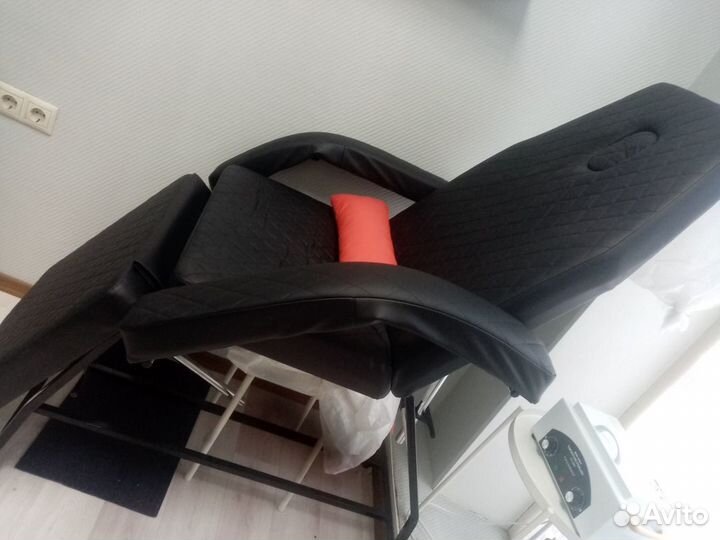 Педикюрное кресло трансформер в массажную кушетку