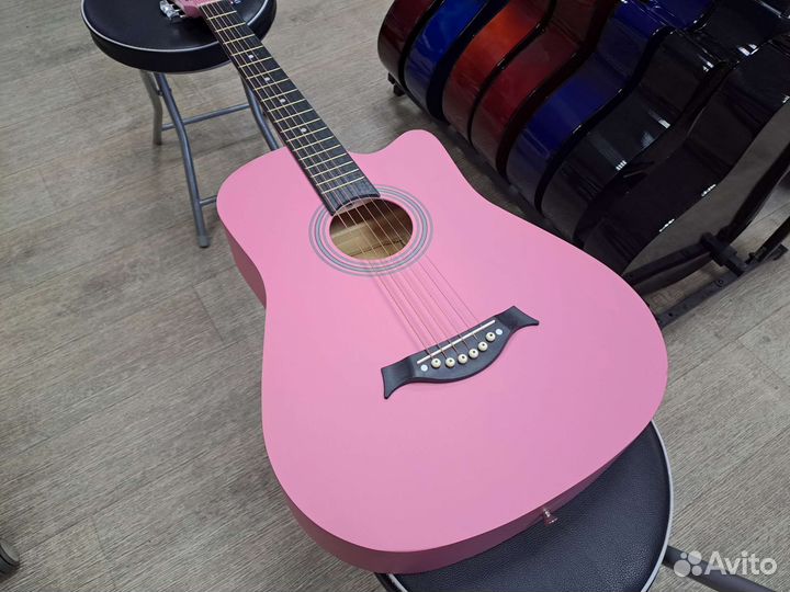 Гитара акустическая розовая