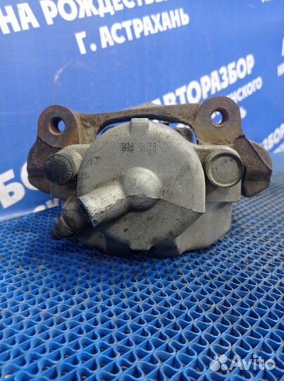 Передний левый суппорт Bmw E39 седан 2001