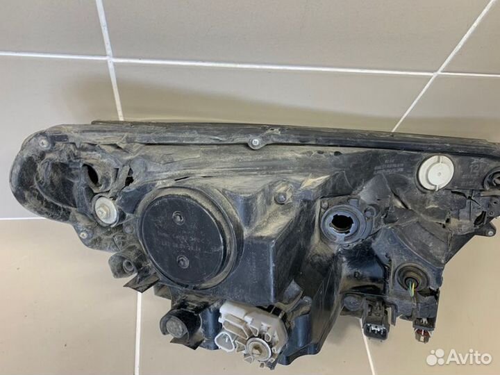 Фара передняя левая Toyota Rav4 XA40 2015