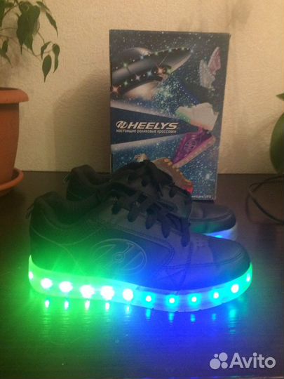 Роликовые кроссовки Heelys