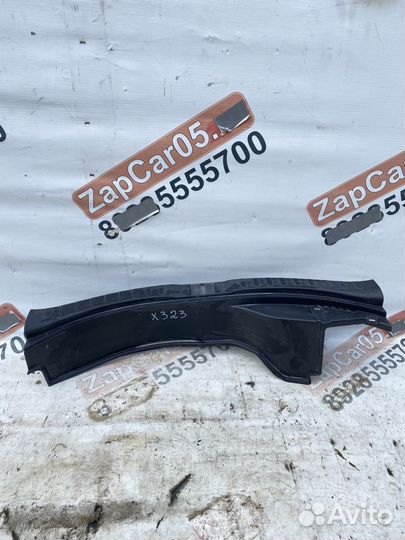 Toyota RAV4 Накладка замка багажника