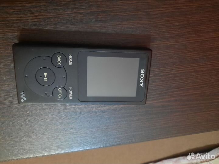 MP3-плеер Sony Walkman NW-E394 8 гб черный