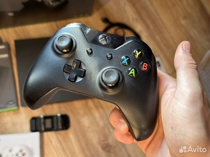 Xbox One X 1TB