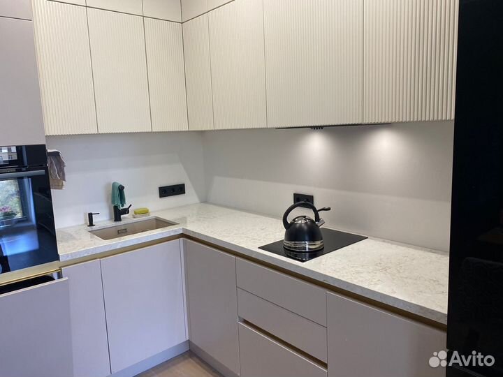 Фартук для кухни из стекла