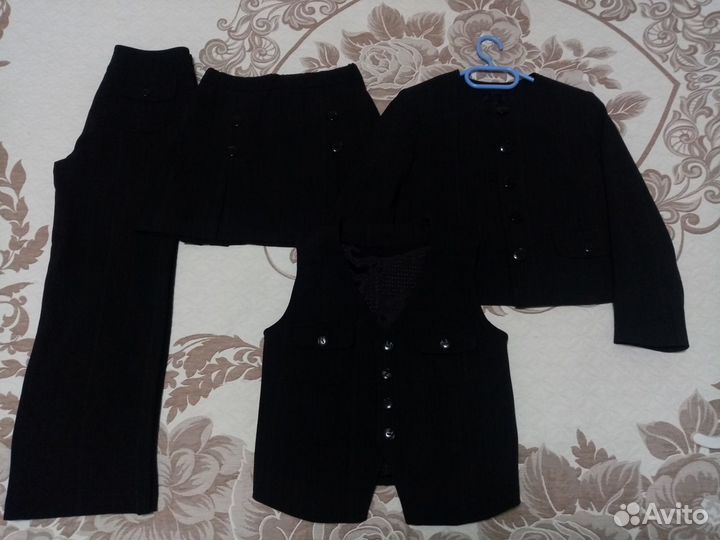 Новый школьный костюм четверка р-р 122