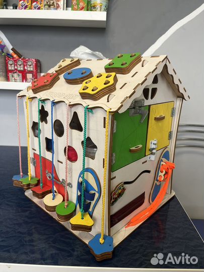 Бизиборд домик