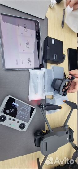 Квадрокоптер DJI Mavic 3 Pro