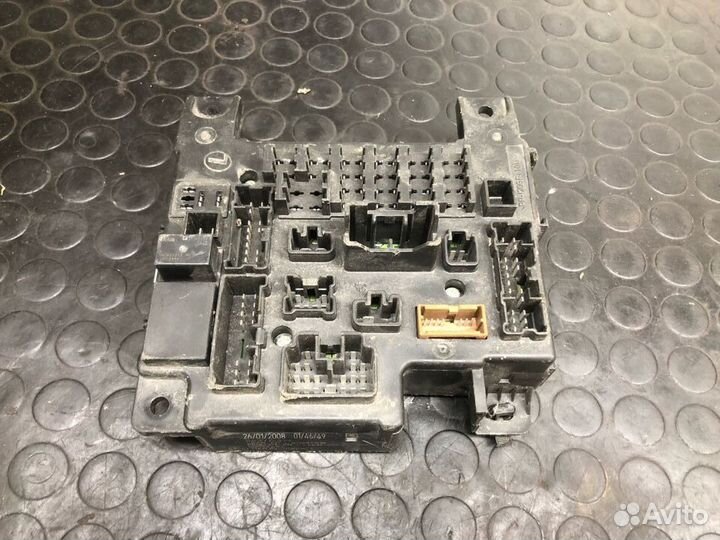 Блок предохранителей Mitsubishi Outlander XL