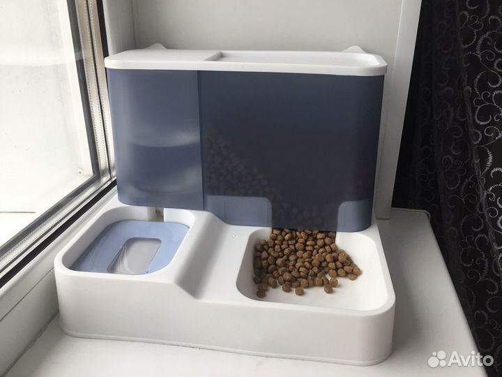 Автоматическая кормушка для кошки или собаки