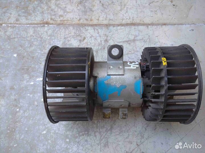 Моторчик отопителя Бмв е34