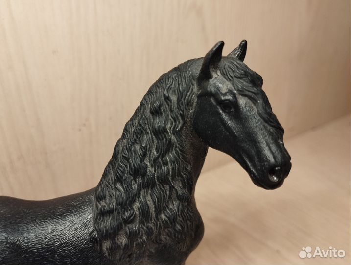 Фризский жеребец, фигурка Schleich