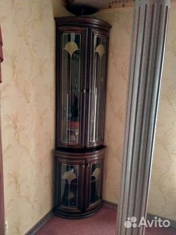 Витрина с красного дерева