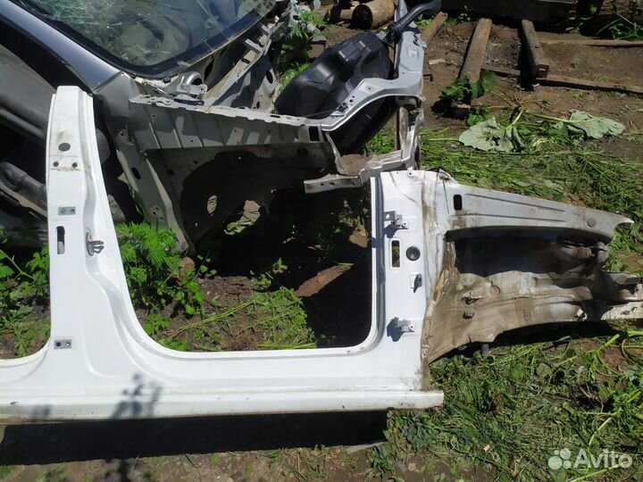 Короб и стойки прав. сторона Volkswagen Polo 2015