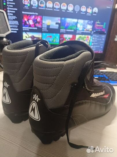 Лыжные ботинки