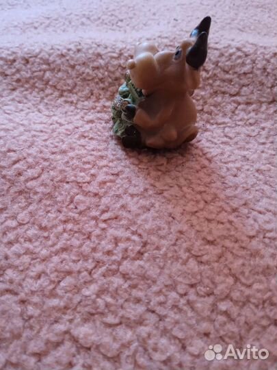 Фигурка быка с деньгами