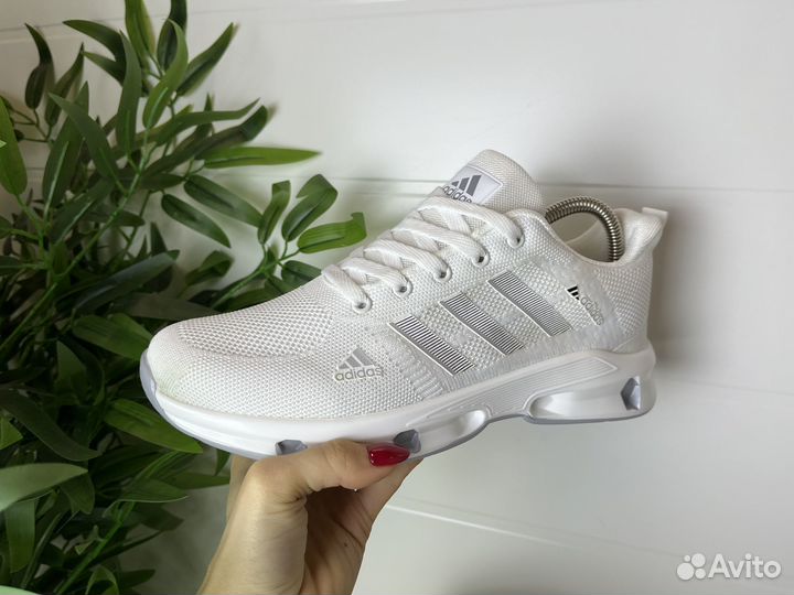 Кроссовки Adidas 41 белые