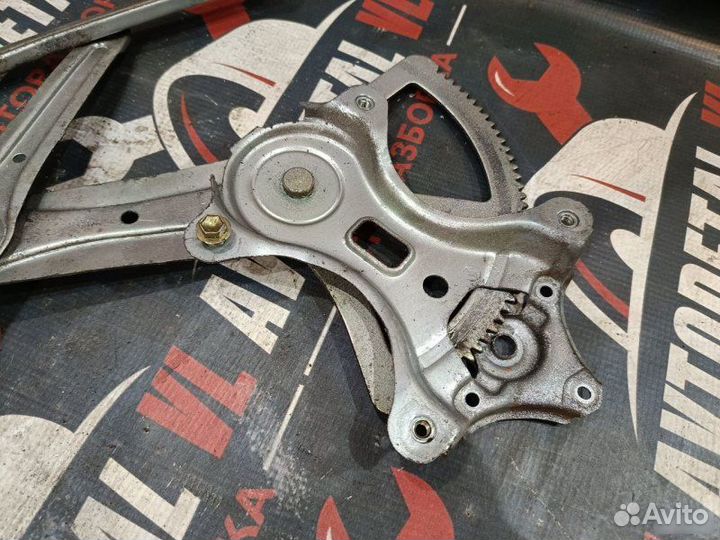 Стеклоподъемник задний Toyota Wish Xe10 минивэн