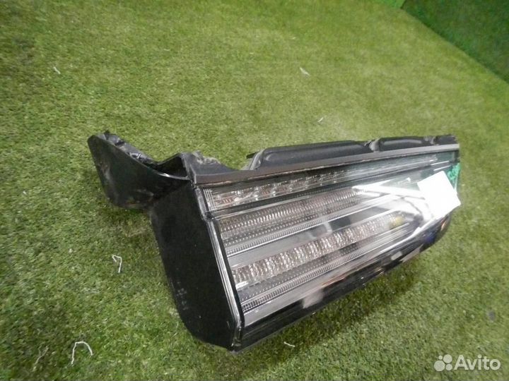 Фонарь задний внутренний левый Lexus LX570