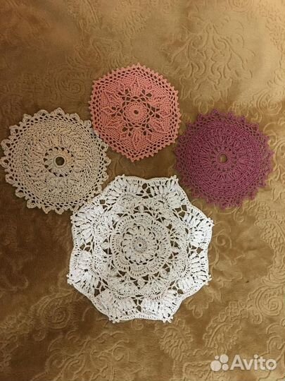 Воротнички и салфетки вязаные