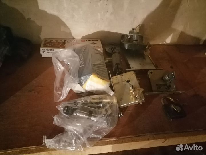 Замок дверной бу