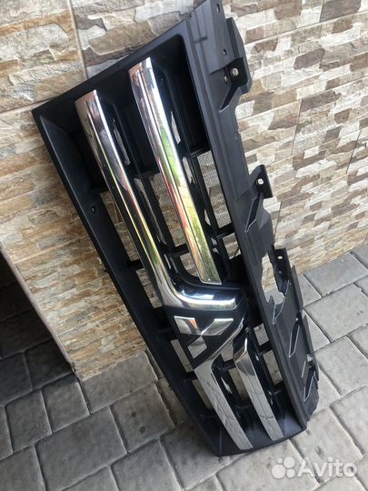 Mitsubishi pajero 4 решетка переднего бампера