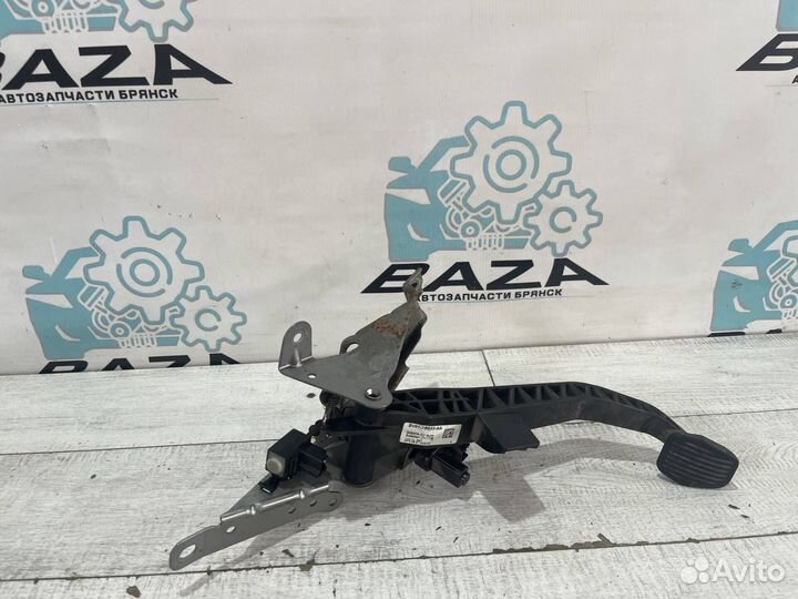 Педаль сцепления Ford Focus 3