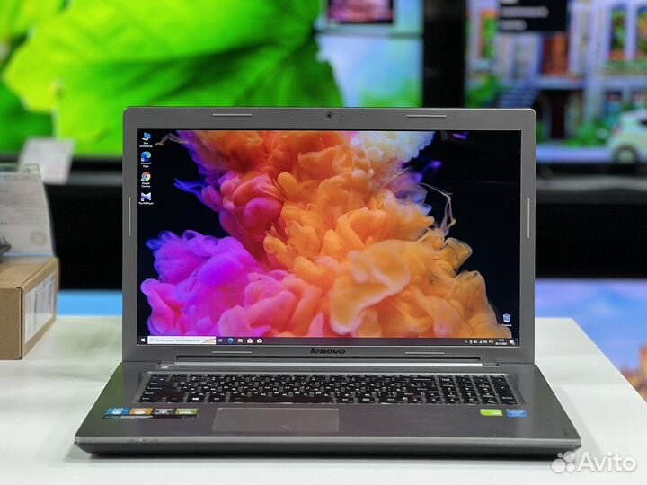 Игровой ноут 17.3 Core i7 8G озу SSD GeForce