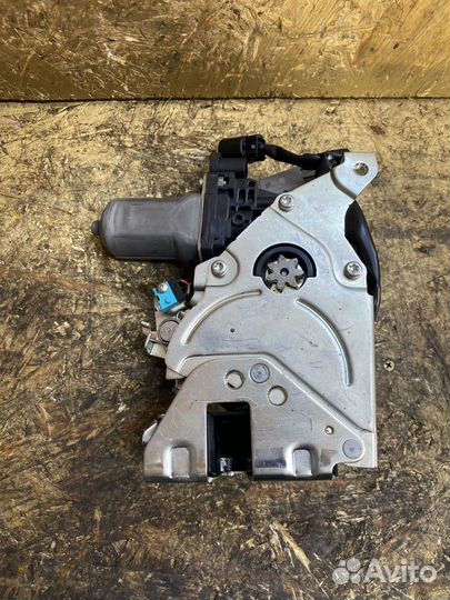 Замок багажника левый land cruiser 200