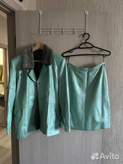 Винтажный женский костюм с юбкой