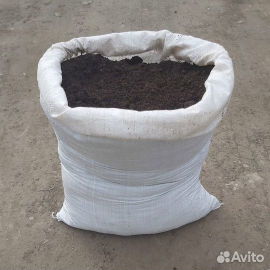 Черный растительный грунт