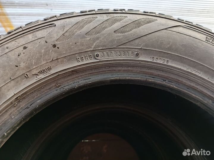 Dunlop Grandtrek AT3 215/65 R16