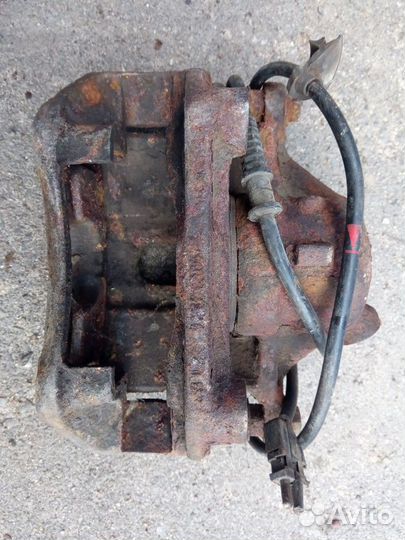 Суппорт передний левый для Мерседес W124