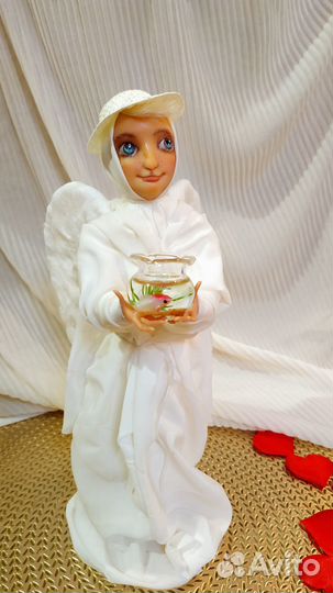 Ангел-оберег с золотой рыбкой ручной работы