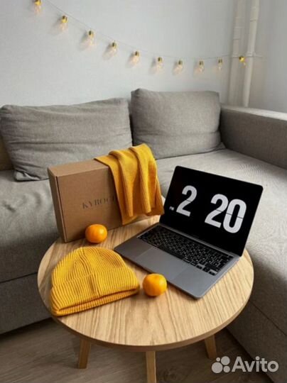 Деревянный придиванный столик