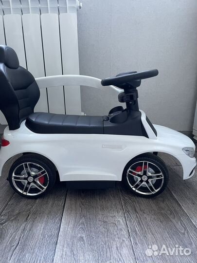 Машинка каталка с ручкой