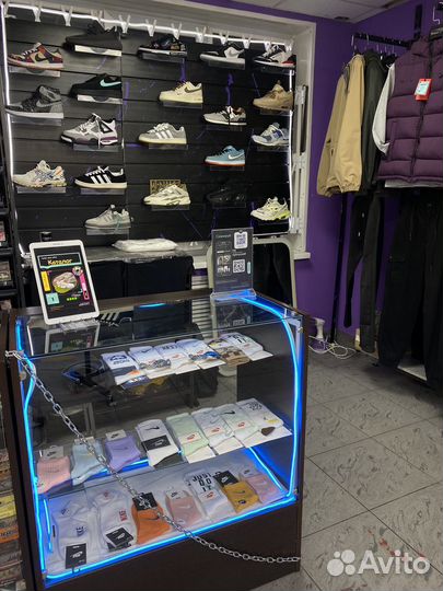 Магазин одежды и кроссовок