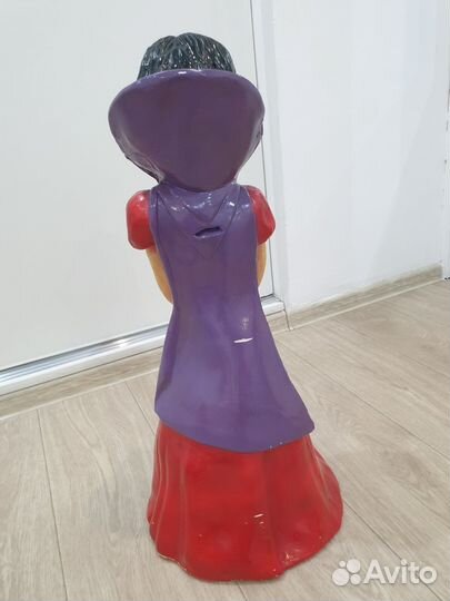 Кукла фарфоровая