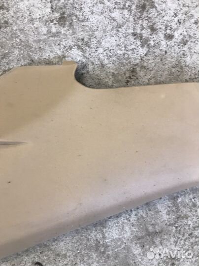 Обшивка задней стойки Porsche Cayenne 958 (2692)