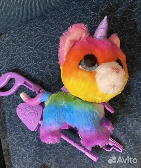 Кошка на поводке музыкальная