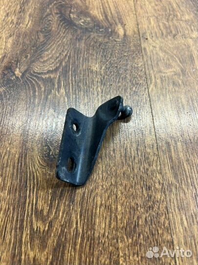 Петля двери багажника задняя правая Volvo Xc90