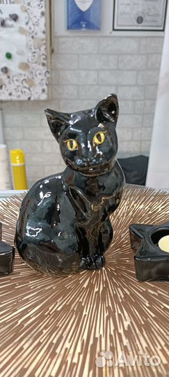 Кошка черная