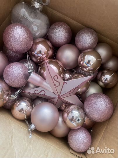 Коробка с елочными игрушками + 2 гирлянды