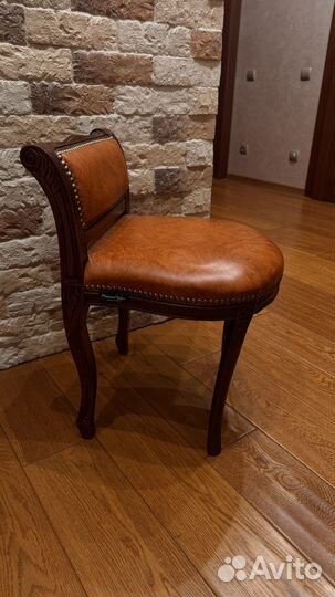 Табурет в прихожую итальянский