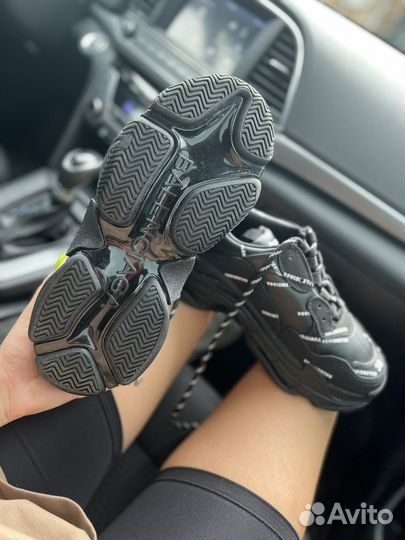 Balenciaga кроссовки triples черные