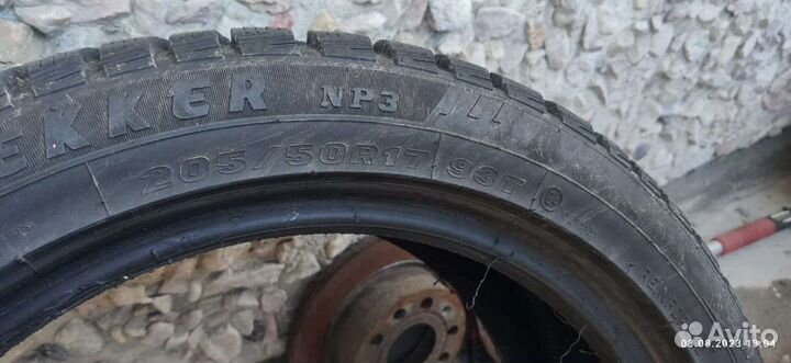Maxxis ArcticTrekker NP3 205/50 R17 93T