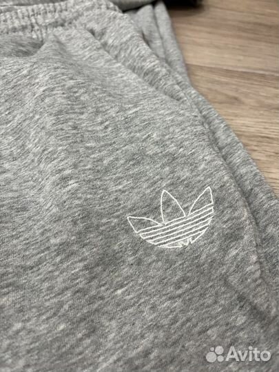 Спортивный костюм adidas